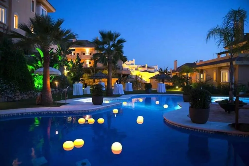 Lagenhet Med 4 Pooler, Gym, Restaurang & Spa Jatte Nara Puerto Banus & Golf Marbella Apartament